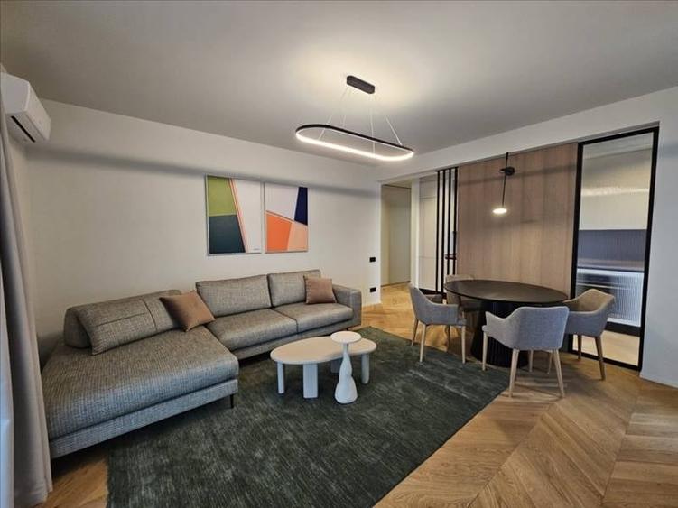 Apartament cu 3 camere decomandat, mobilat în Faleza Nord