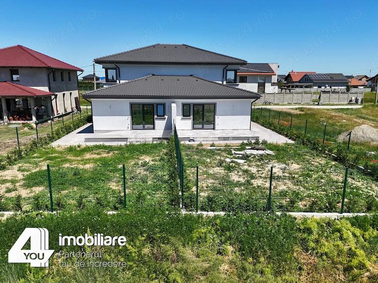 Casă cu 5 camere cu Teren 350 Mp în Livada