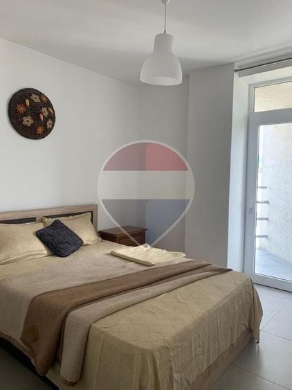 Apartament cu 3 camere decomandat, mobilat în Central