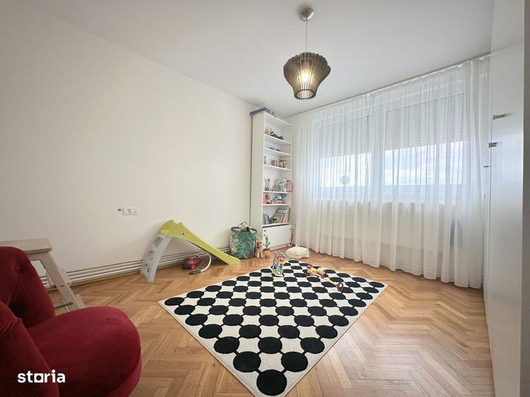 Apartament cu 3 camere decomandat în Punctele Cardinale