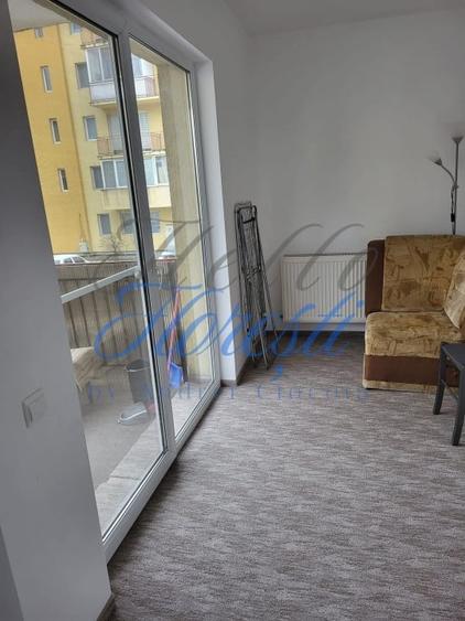 Apartament cu 3 camere decomandat în Florești