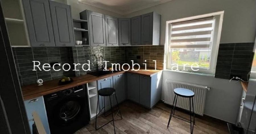 Apartament cu 3 camere decomandat în Florești