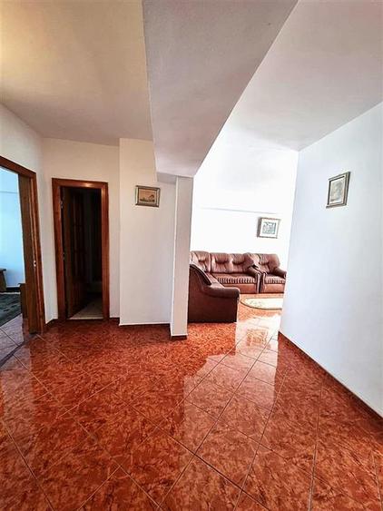 Apartament cu 4 camere decomandat, mobilat în Ultracentral