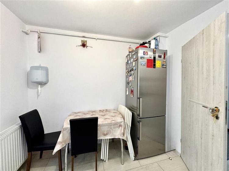 Apartament cu 3 camere decomandat, mobilat în Triaj
