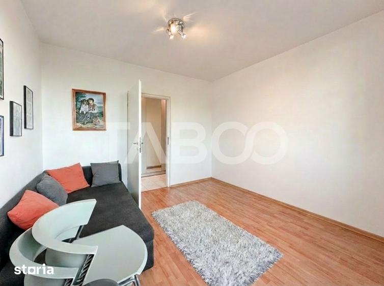 Apartament cu 4 camere semidecomandat în Micro 4