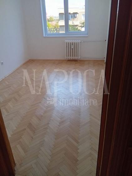 Apartament cu 3 camere decomandat în Cantemir