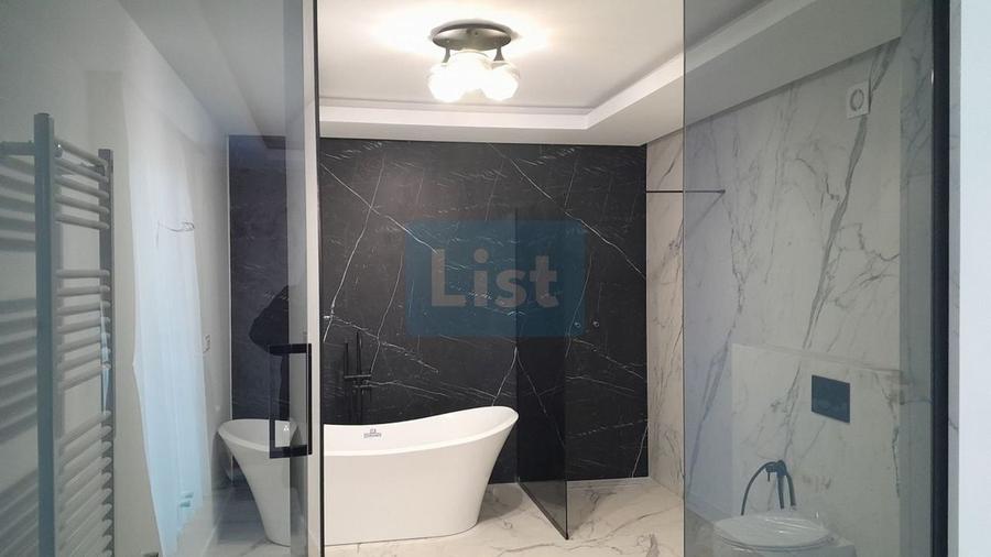 Penthouse cu 5 camere decomandat, mobilat în Nufărul