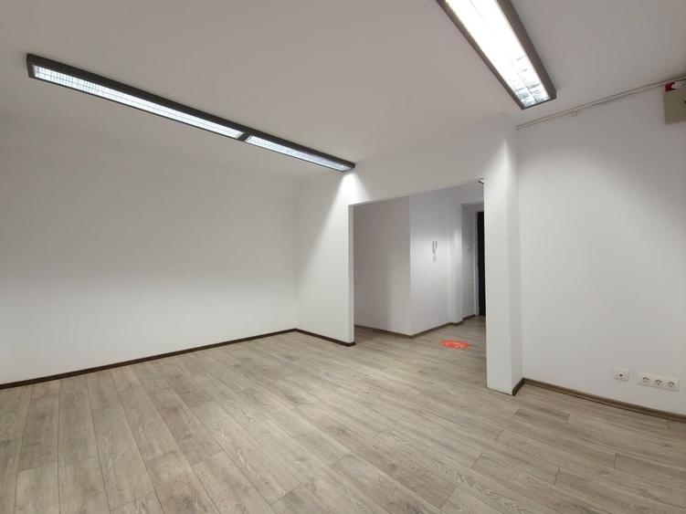 Birou, de 62.900001525879 mp, în Central