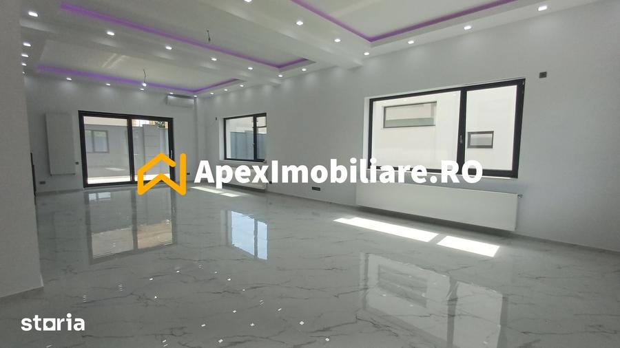 Casă cu 7 camere cu Teren 500 Mp în Central