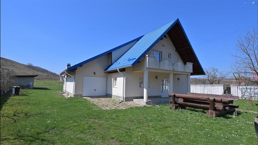 Casă individuală cu 5 camere cu Canalizare în Arghira