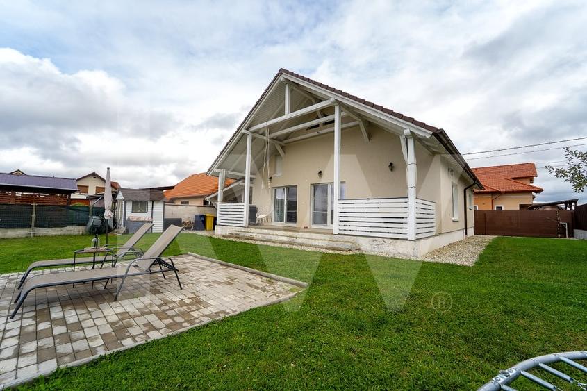 Casă individuală cu 3 camere cu Canalizare în Cristian