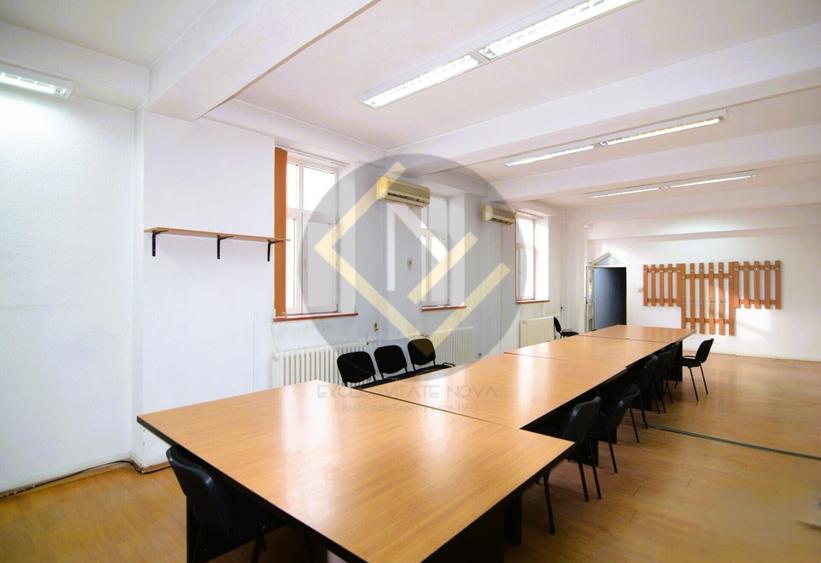 Casă individuală cu 23 camere cu Teren 475 Mp în Unirii