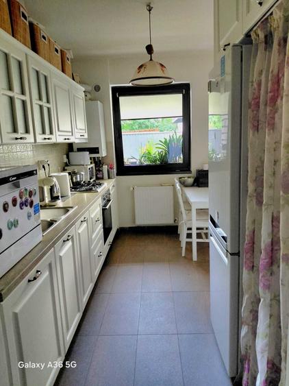 Apartament cu 3 camere decomandat, mobilat în Borhanci