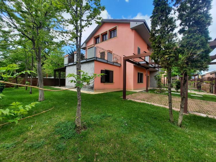 Duplex cu 7 camere cu Teren 400 Mp în Faleza Nord