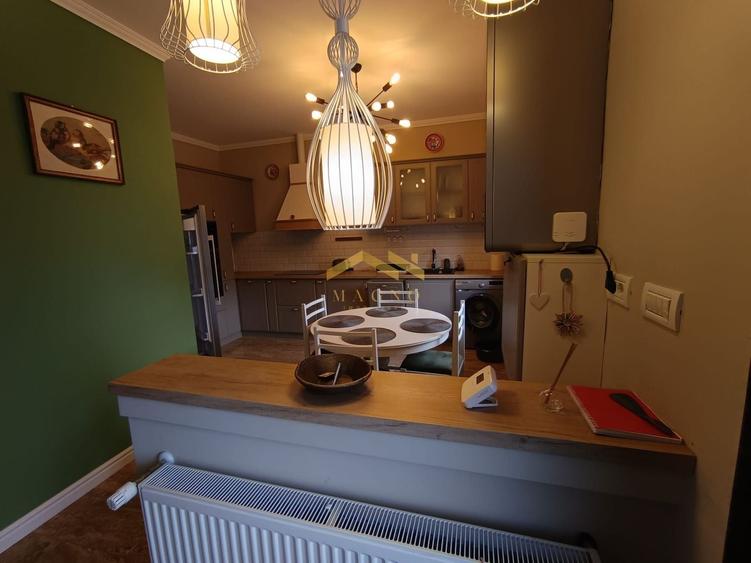 Apartament cu 3 camere decomandat, mobilat în Intim