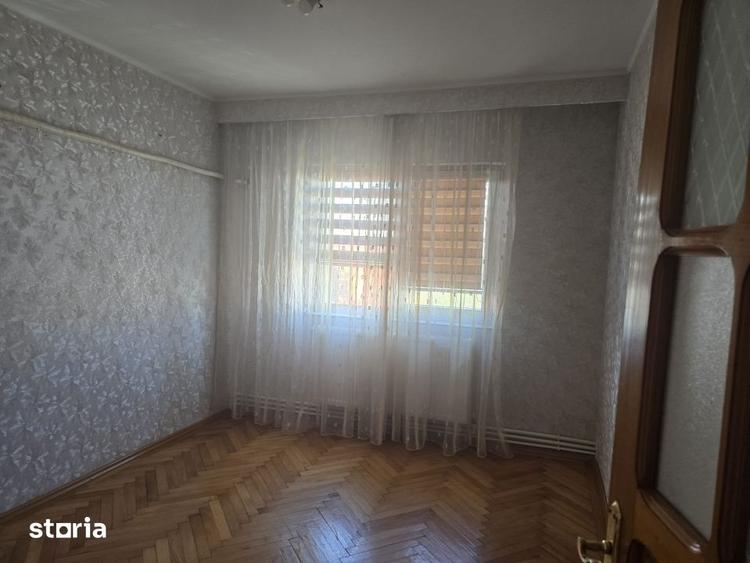 Apartament cu 3 camere decomandat în Coiciu