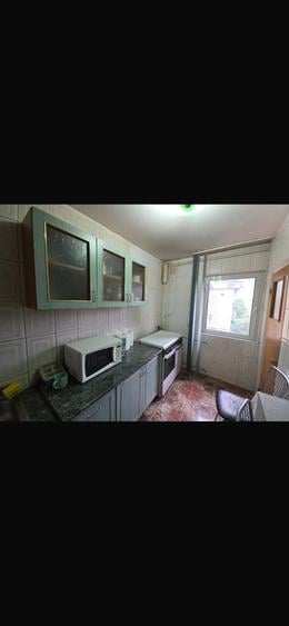 Apartament cu 3 camere decomandat în Crângași