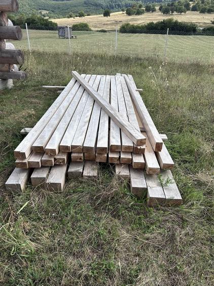 Casă cu 4 camere cu Teren 2000 Mp în Poiana Stampei