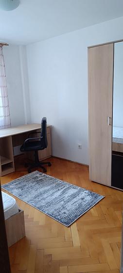Apartament cu 3 camere decomandat în Cornișa