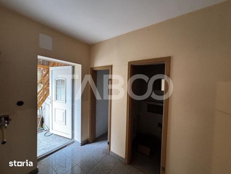 Apartament cu 4 camere semidecomandat în Orașul de Jos