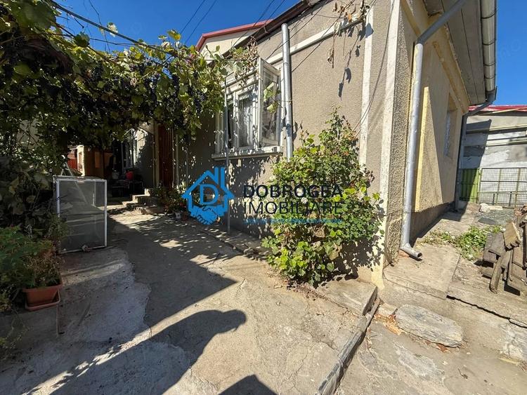Casă cu 6 camere cu Teren 320 Mp în Păcii