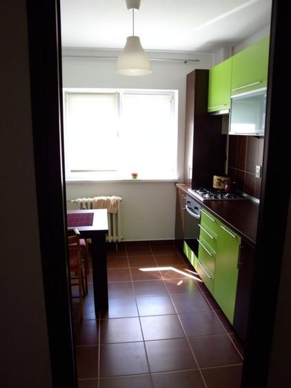 Apartament cu 2 camere decomandat, mobilat în Titan