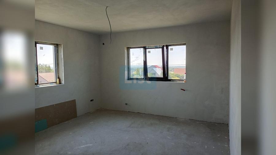 Casă individuală cu 4 camere cu Teren 500 Mp în Șendreni