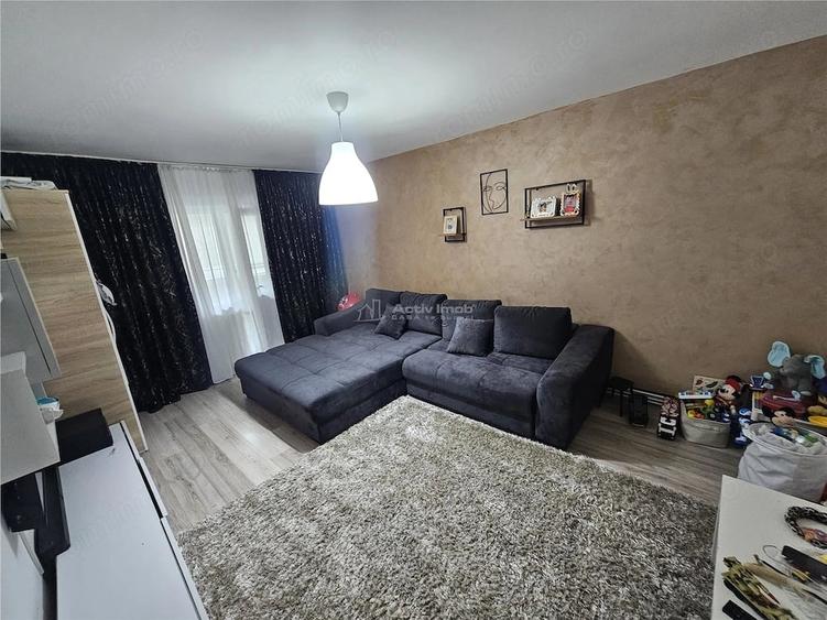 Apartament cu 3 camere decomandat în Cuptoare (Reșița)
