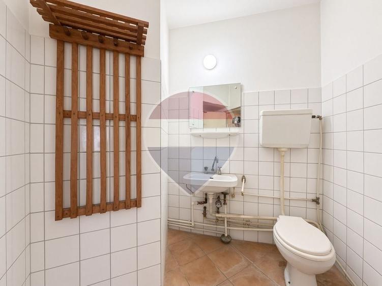 Apartament cu 3 camere decomandat în Trocadero
