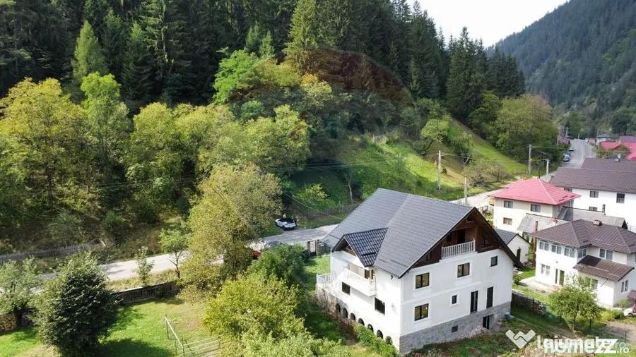 Casă cu 7 camere cu Teren 859 Mp în Mădei