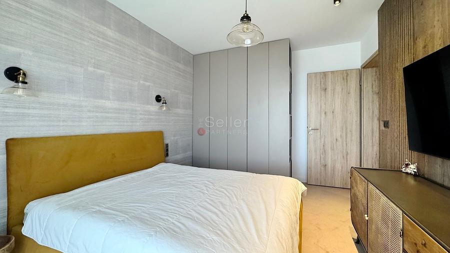 Apartament cu 4 camere decomandat, mobilat în Tractorul