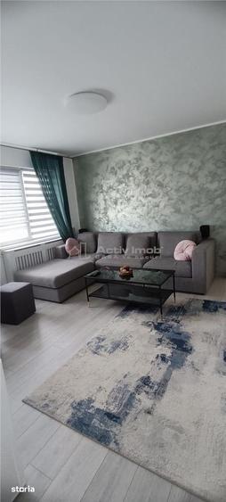 Apartament cu 3 camere semidecomandat, mobilat în 1 Mai