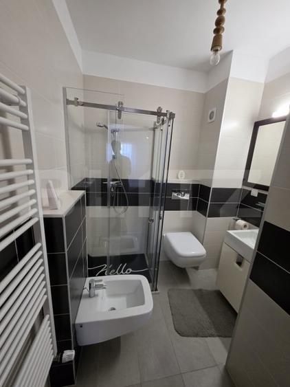 Apartament cu 3 camere semidecomandat, mobilat în Bună Ziua