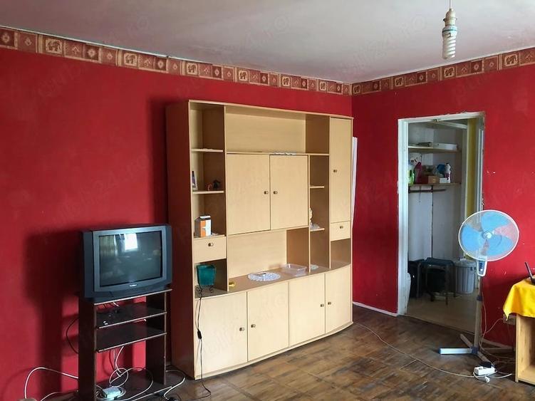 Apartament cu 3 camere semidecomandat în Central