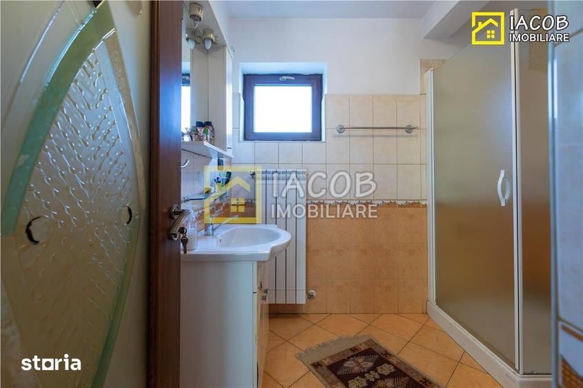 Casă cu 5 camere cu Teren 1662 Mp în Republicii