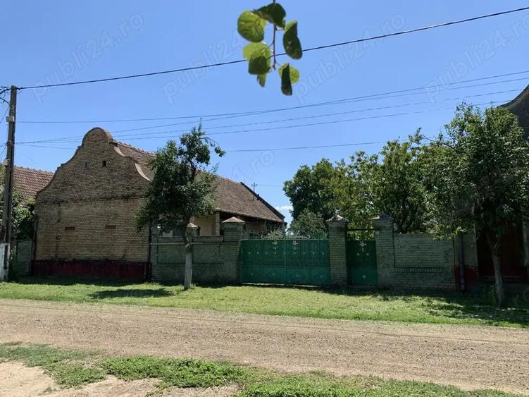 Casă cu 3 camere cu Teren 2275 Mp în Uliuc