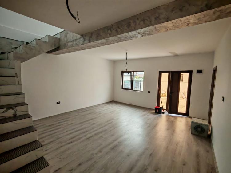 Casă individuală cu 5 camere cu Teren 230 Mp în Lumina