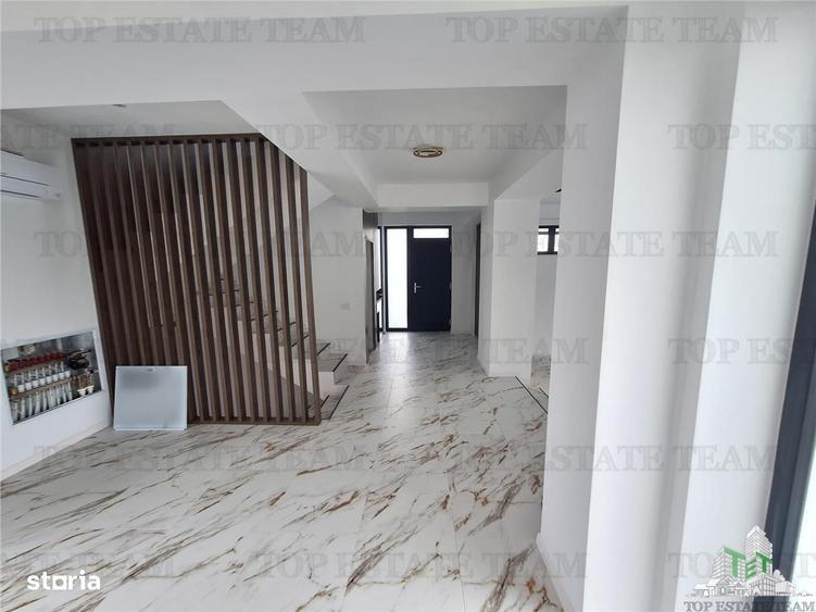 Casă cu 7 camere cu Teren 523 Mp în Central