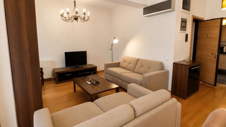 Apartament cu 3 camere decomandat în Kiseleff
