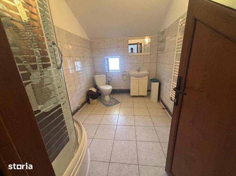 Casă cu 6 camere cu Teren 600 Mp în Tomești