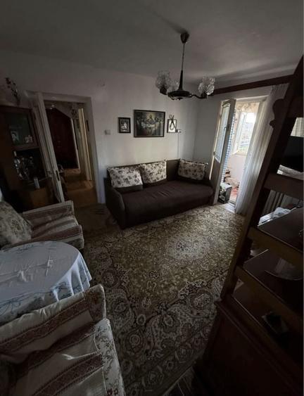Apartament cu 3 camere semidecomandat în Govândari