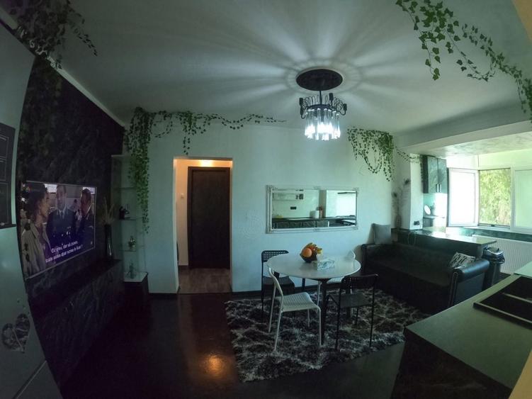 Apartament cu 3 camere decomandat în Central