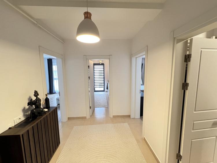 Apartament cu 2 camere decomandat, mobilat în Cristian