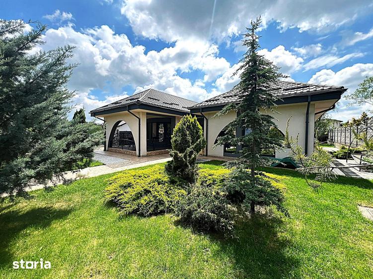 Casă cu 5 camere cu Teren 1700 Mp în Bucium