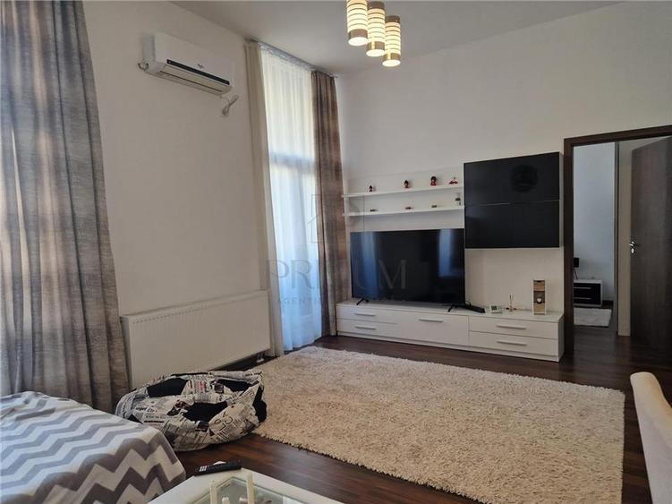 Apartament cu 2 camere semidecomandat, mobilat în Soarelui