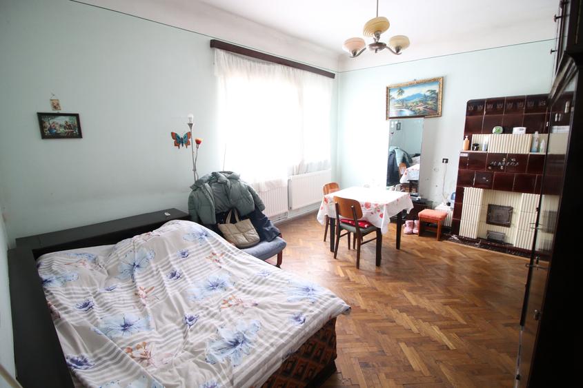 Casă individuală cu 4 camere cu Canalizare în Central