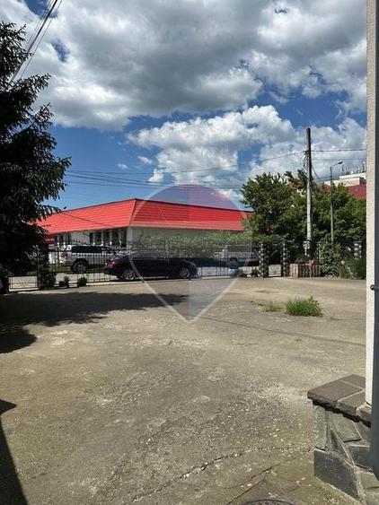 Birou, de 1,100 mp, în Central