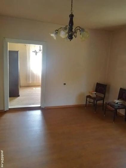 Casă cu 3 camere cu Teren 2000 Mp în Brănișca