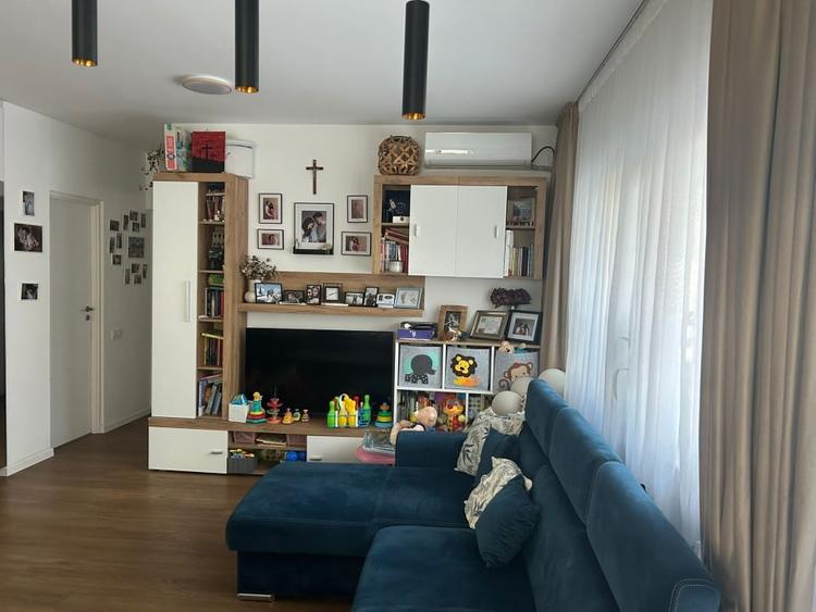 apartament cu 3 camere,spatii de depozitare,parcare, zona Cetatii - 1