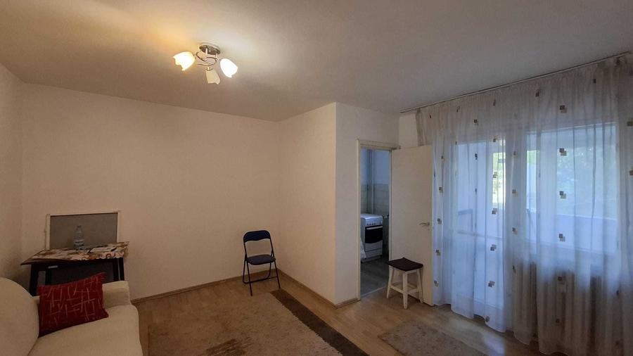 Apartament cu 2 camere semidecomandat în Berceni